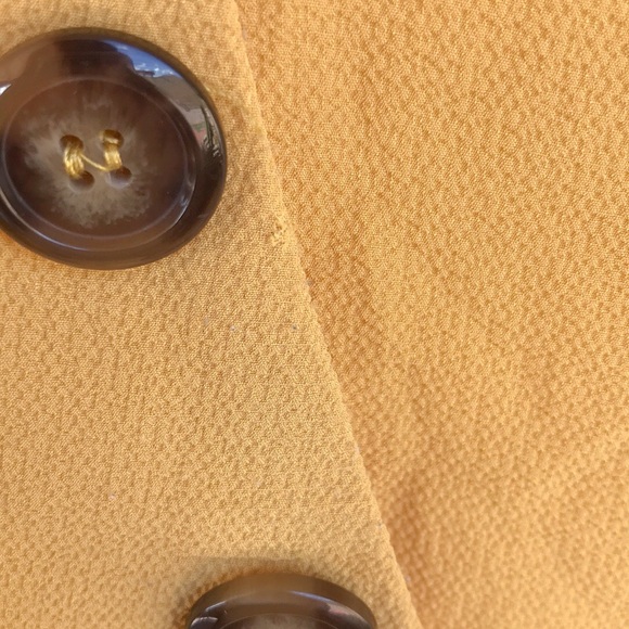 HIATUS BUTTON CROSSED FLOWY TOP - Picture 4 of 8